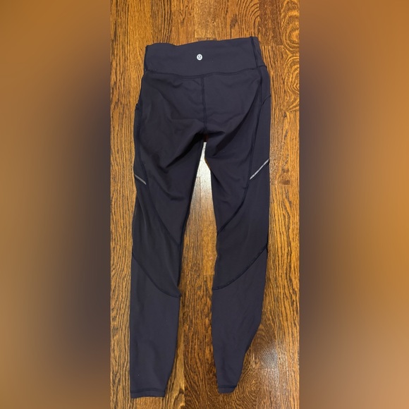 lululemon size 4 navy leggings - Picture 4 of 4
